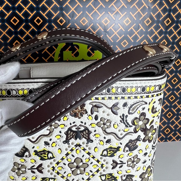 NWT Tory Burch Emerson Small Bucket Bag - Picture 17 of 17